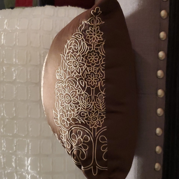 Embroidered Decorative Pillow 🎊HP🎊 - Picture 4 of 6